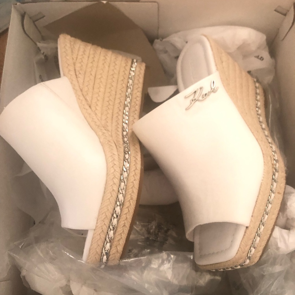 Karl Lagerfeld sandals size 5.5.